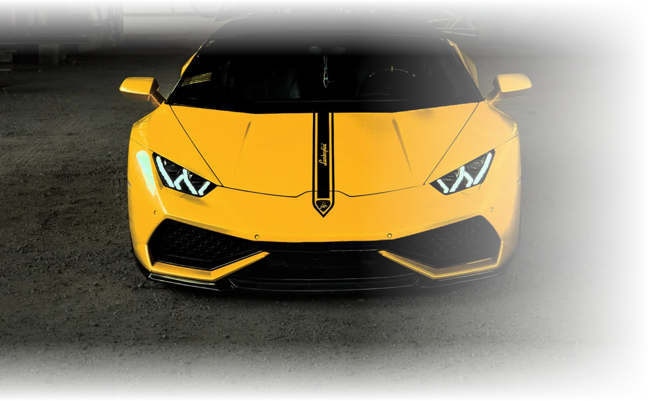 Gelber Lamborghini Huracán mit leuchtenden Tagfahrlichtern in der Halle